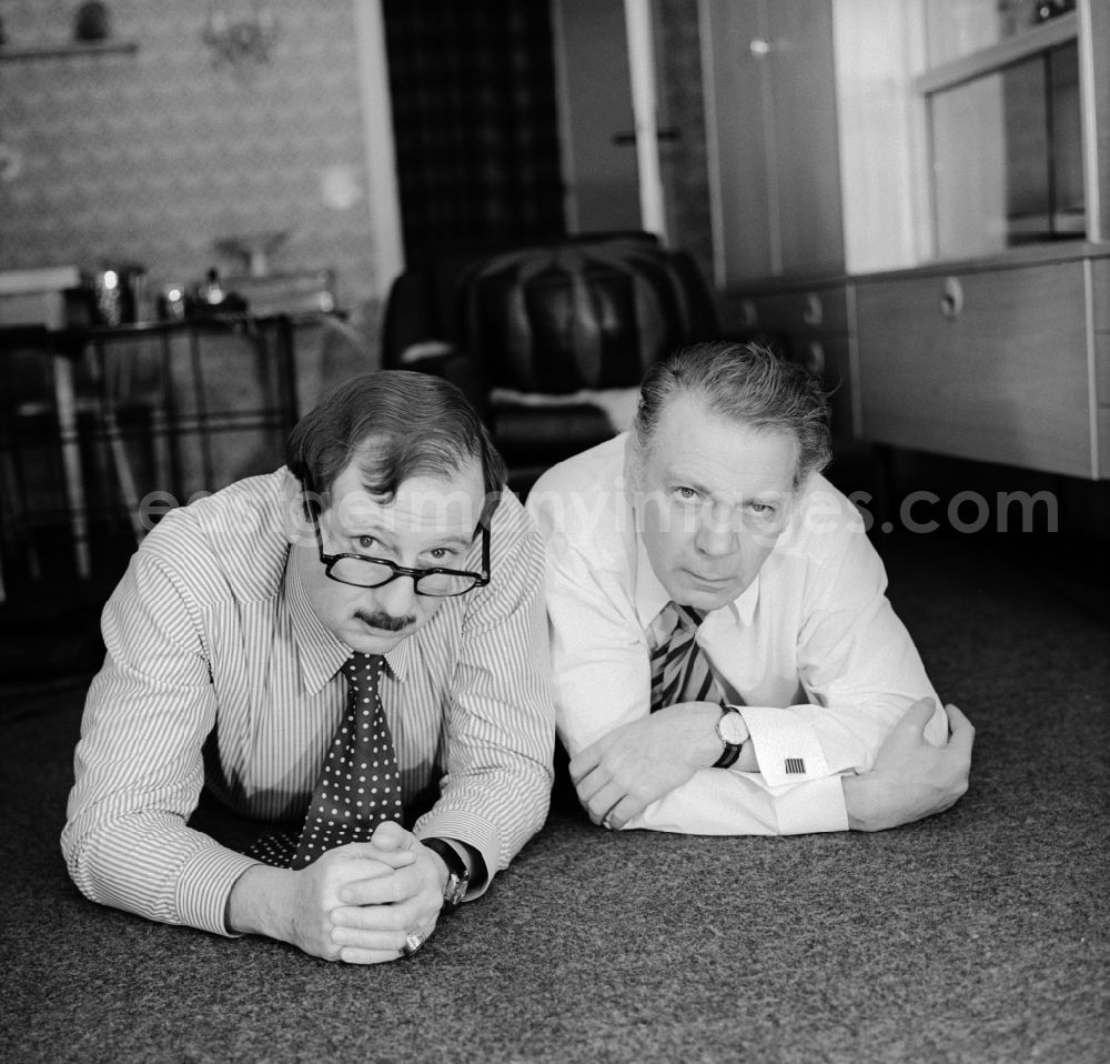 GDR image archive: Berlin - Mitte - Herricht & Preil was a popular comedy duo in the GDR, consisting of Rolf Herricht (1927-1981) and Hans-Joachim Preil (1923-1999)