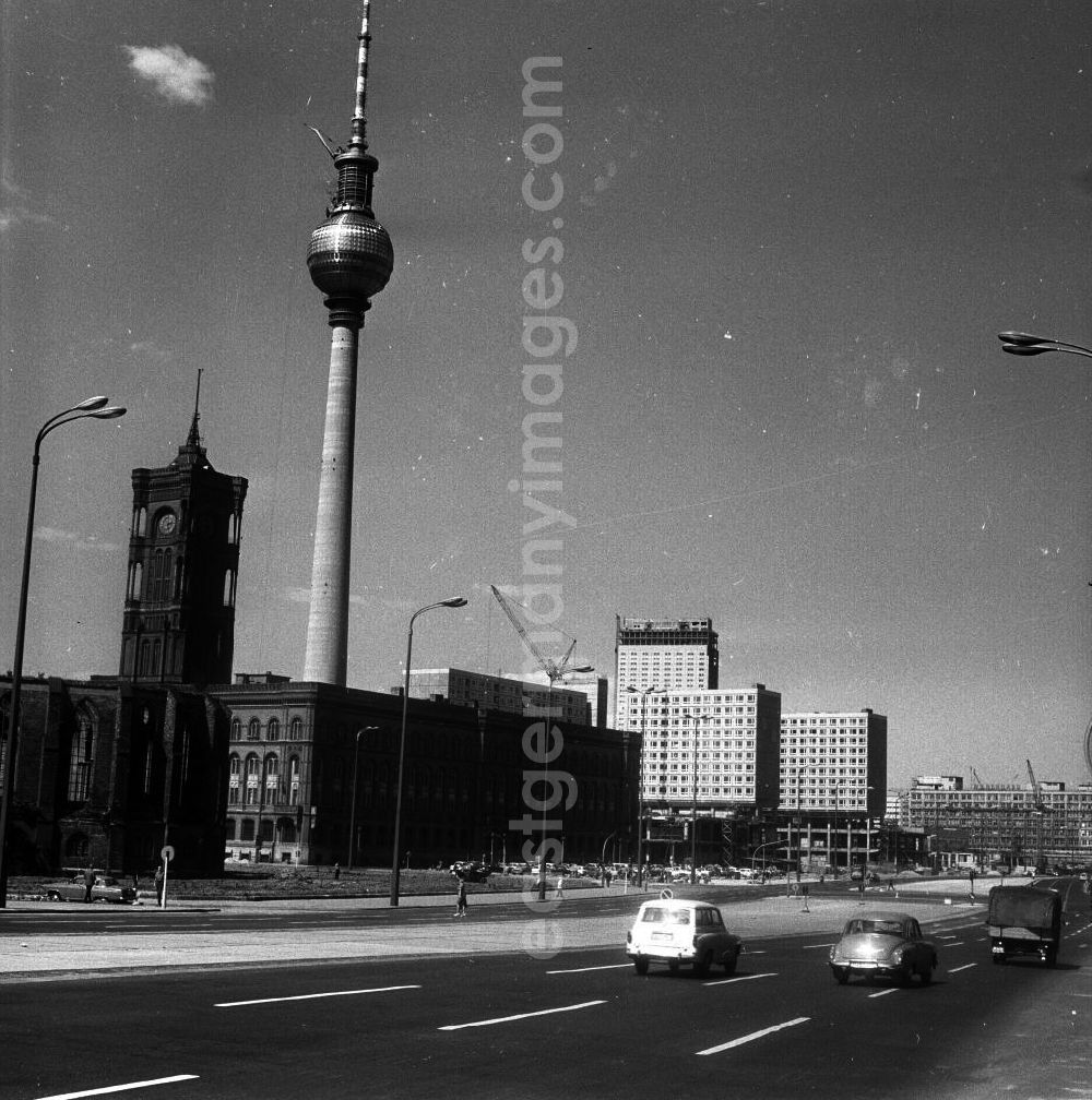 GDR picture archive: Berlin - Brigitte Pannekamp. Bauführerin-Autotunnel. Stadtzentrum Berlin (