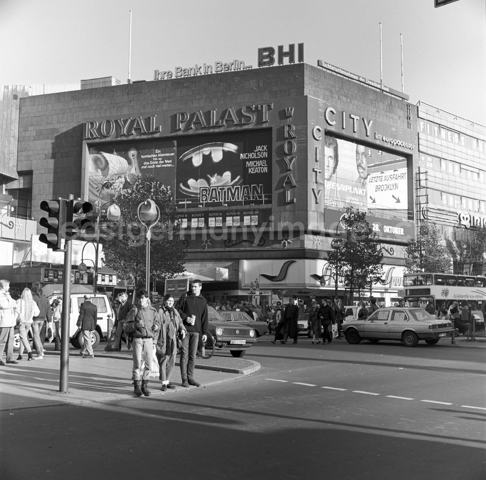 Berlin: Cinema Royal Palast in the Europacenter on Tauentziehnstrasse in Berlin - Charlottenburg. Here with the film announcement for “Batman”