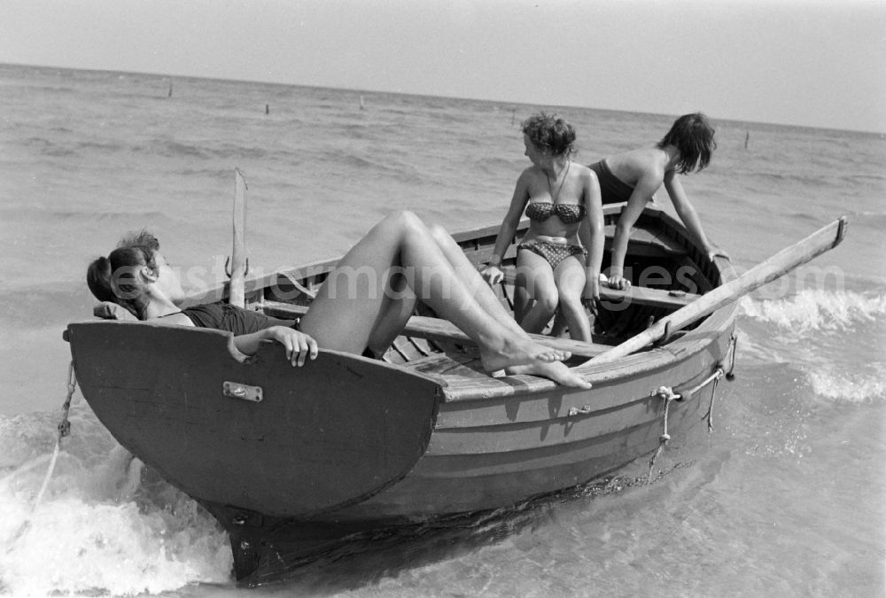 GDR image archive: Prerow - Rowboat in motion with young girls on the Baltic Sea in Prerow in the state Mecklenburg-Western Pomerania on the territory of the former GDR, German Democratic Republic