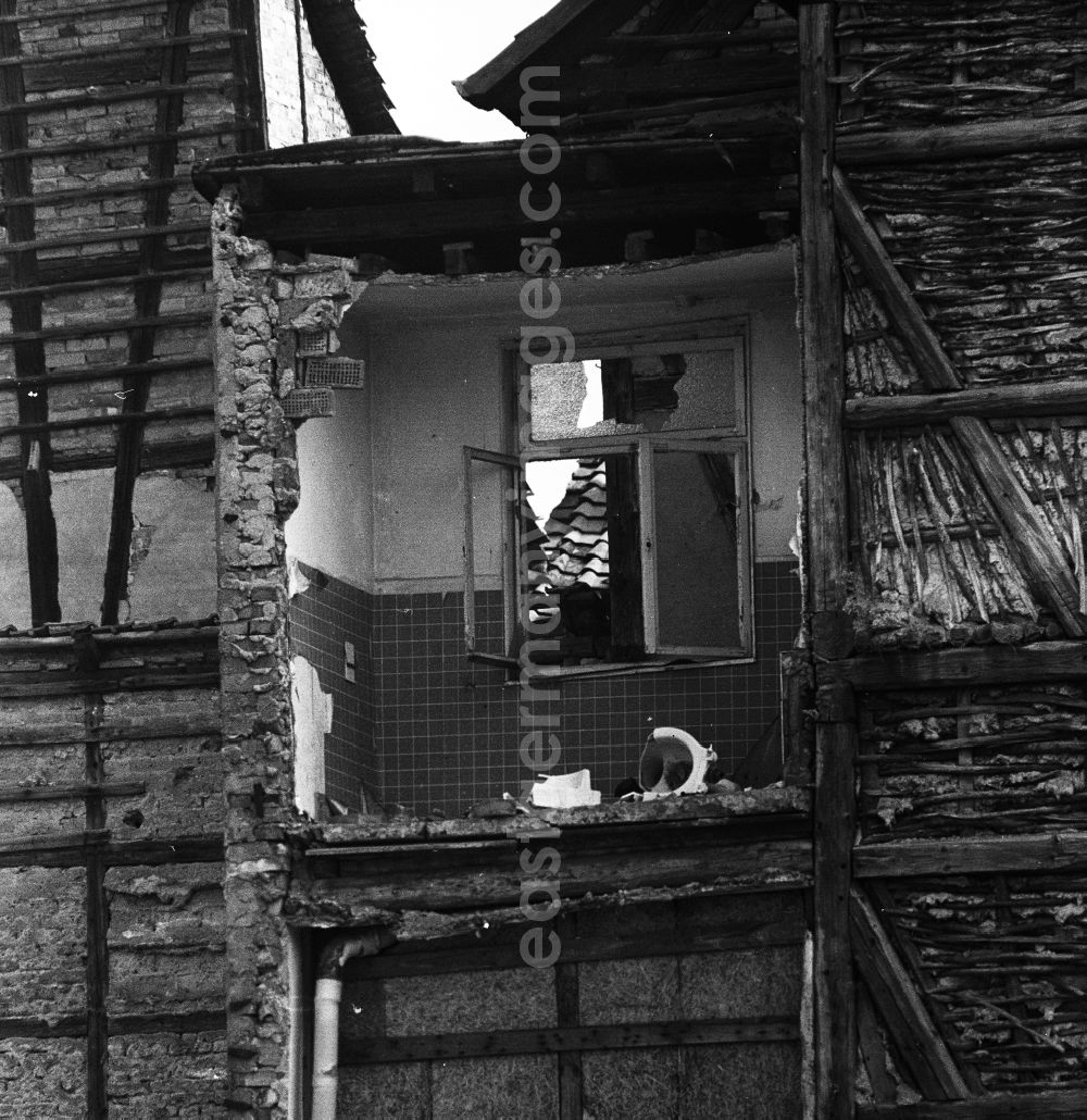 GDR image archive: Halberstadt - Rubble and ruins Rest of the facade and roof structure of the half-timbered house with open toilet - bathroom front in Halberstadt in the state Saxony-Anhalt on the territory of the former GDR, German Democratic Republic