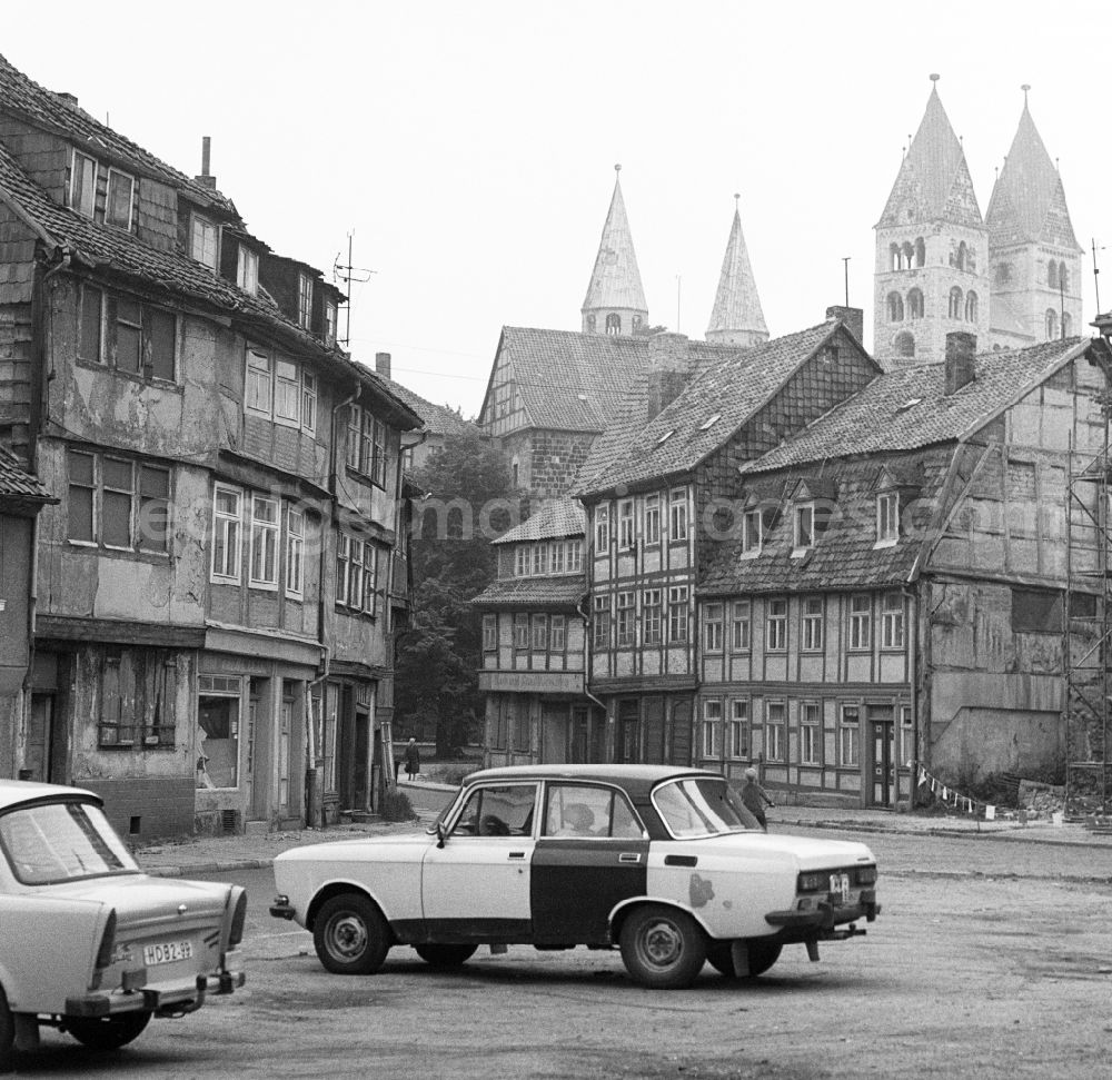 GDR picture archive: Halberstadt - Rubble and ruins Rest of the facade and roof structure of the half-timbered house Bakenstrasse - Grauer Hof in Halberstadt in the state Saxony-Anhalt on the territory of the former GDR, German Democratic Republic