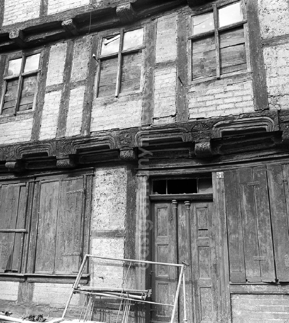 GDR photo archive: Halberstadt - Rubble and ruins Rest of the facade and roof structure of the half-timbered house Bei den Spritzen in Halberstadt in the state Saxony-Anhalt on the territory of the former GDR, German Democratic Republic