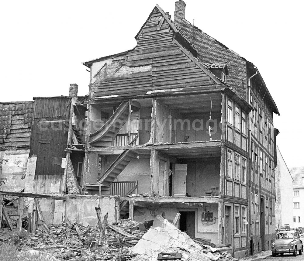 GDR picture archive: Halberstadt - Rubble and ruins Rest of the facade and roof structure of the half-timbered house an der Ochsenkopfstrasse in Halberstadt in the state Saxony-Anhalt on the territory of the former GDR, German Democratic Republic