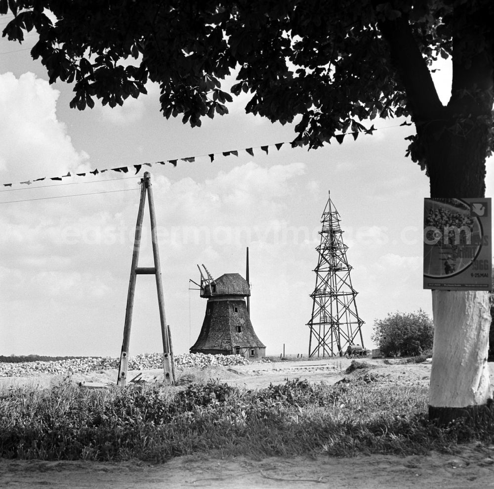 GDR picture archive: Warnemünde - Ruins of the windmill in Dummerstorf in Mecklenburg - Western Pomerania