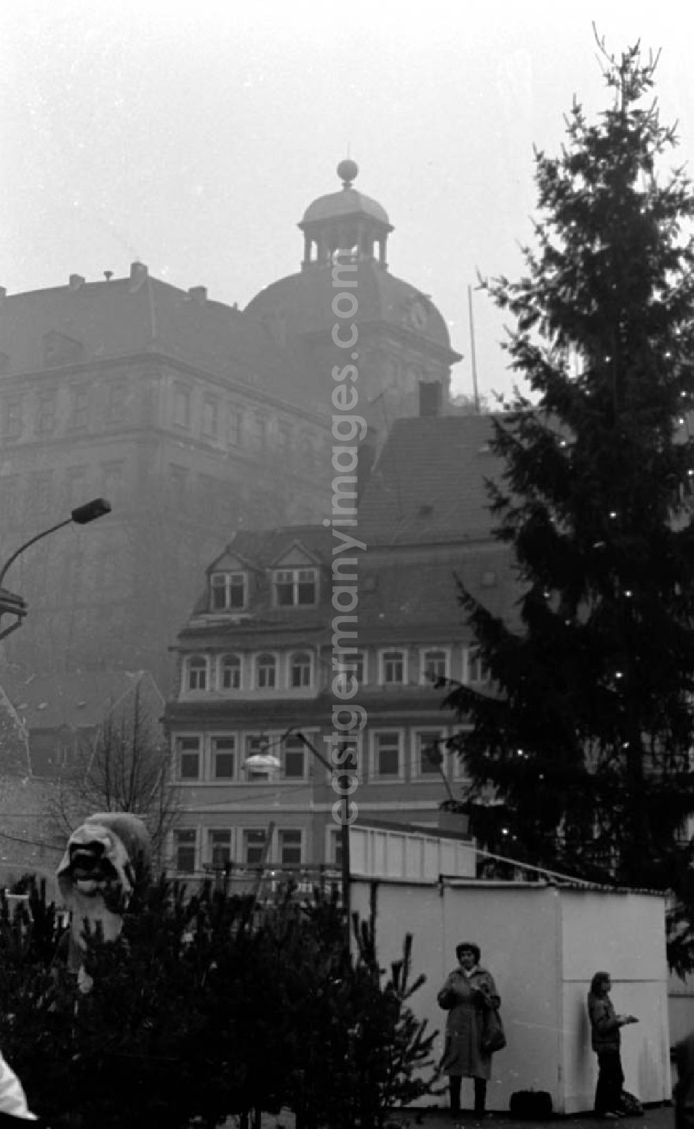 GDR picture archive: Weißenfels - 11.12.1986 Rundgang durch die Stadt Weißenfels mit einigen Markten und Sehenswürdigkeiten.