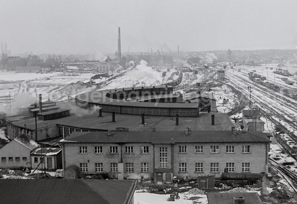 GDR photo archive: Halberstadt - Round shed of the Bw railway depot of the Deutsche Reichsbahn in Halberstadt in the federal state of Saxony-Anhalt on the territory of the former GDR, German Democratic Republic