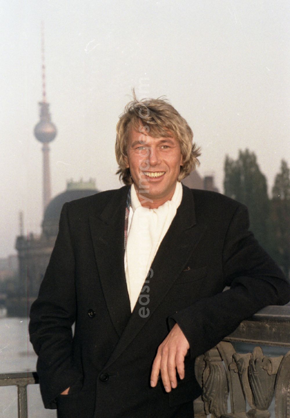 GDR picture archive: Berlin - Portrait shot of the singer and musician Roland Kaiser in Berlin Eastberlin on the territory of the former GDR, German Democratic Republic