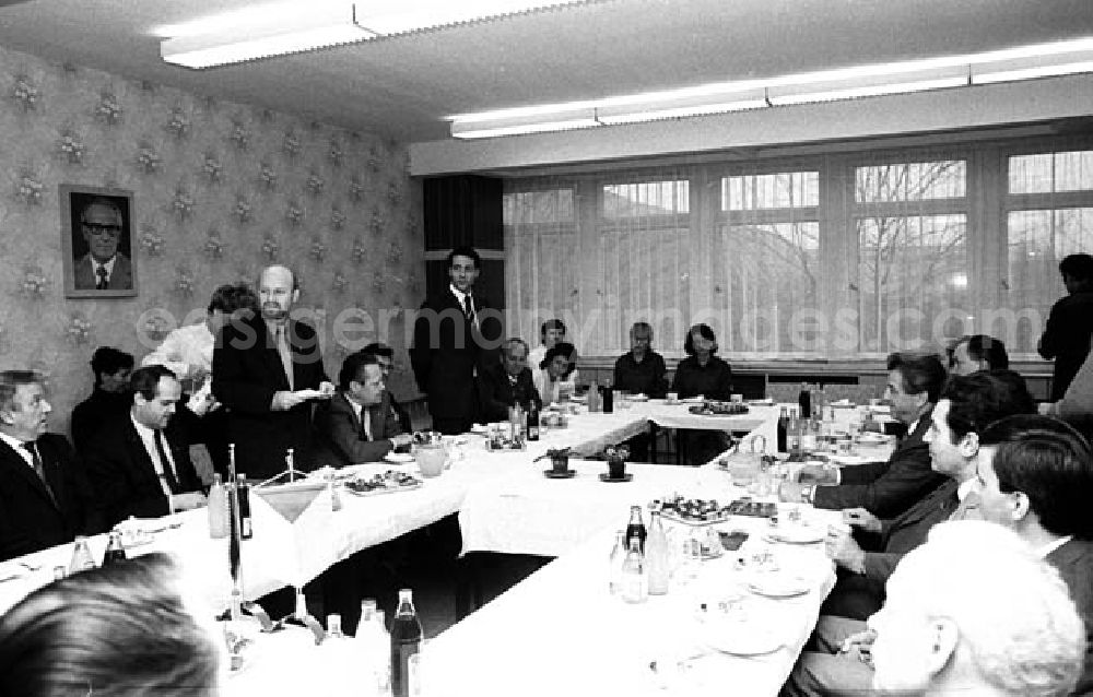 Berlin: 12.12.1986 Schabowski und CSSR Gast im WF in der Rhinstraße in Berlin Umschlagnr.: 1352