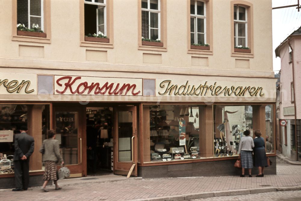 GDR picture archive: Bad Lobenstein - House facades with shop windows in Bad Lobenstein, Thuringia in the area of the former GDR, German Democratic Republic