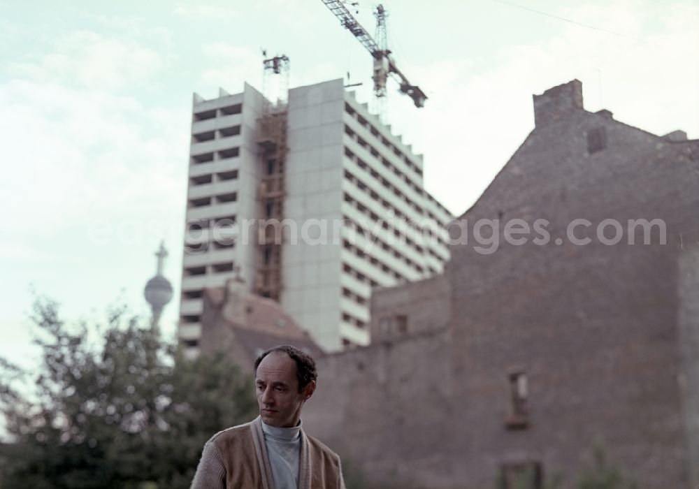 Berlin: Actor - portrait Gerry Wolff in Berlin, the former capital of the GDR, German Democratic Republic