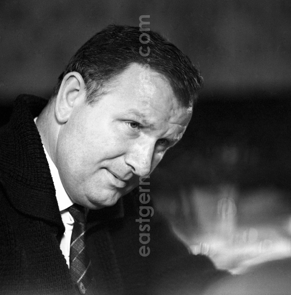 GDR photo archive: Berlin - Actor Guenther Simon in Berlin Eastberlin on the territory of the former GDR, German Democratic Republic
