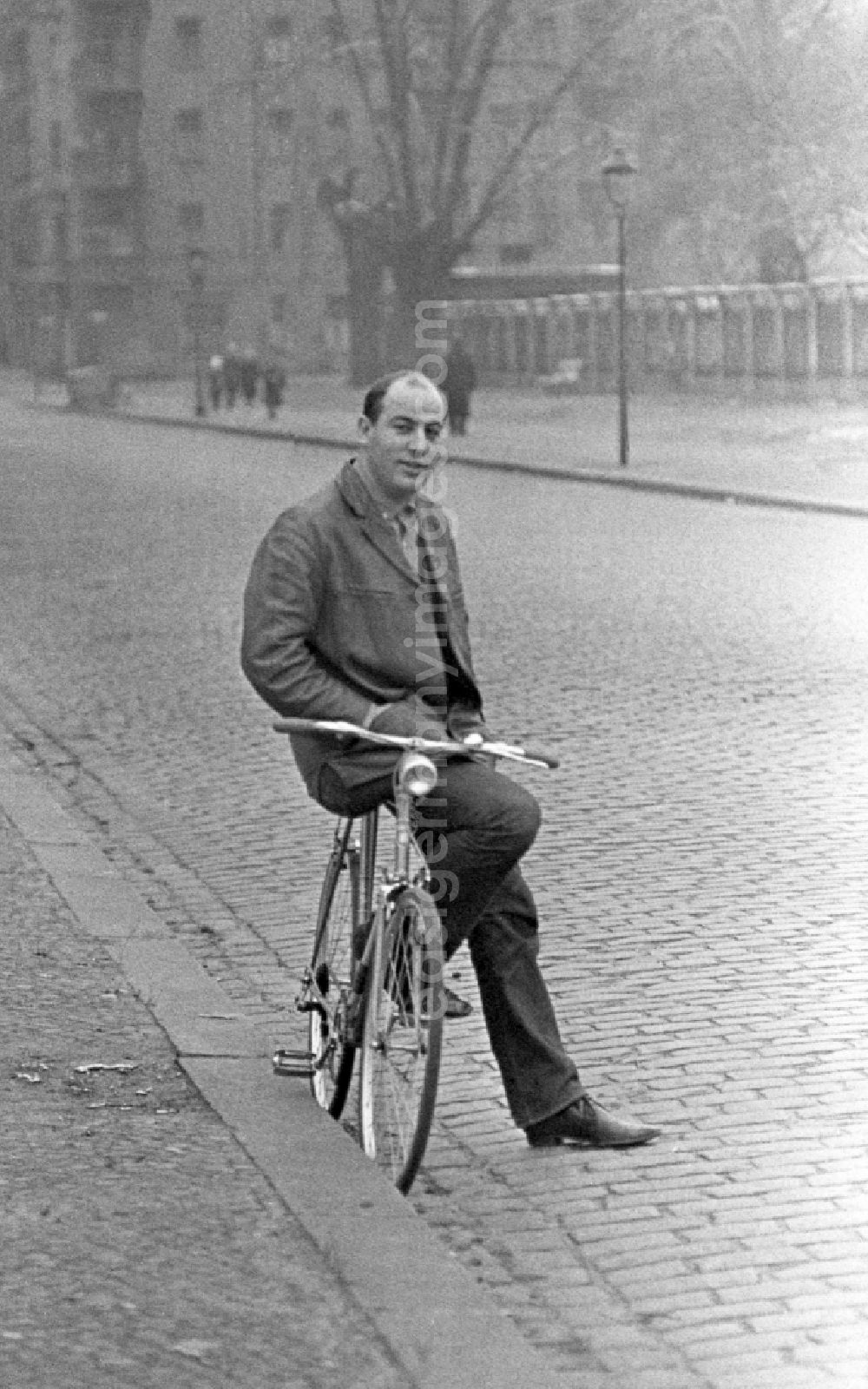 GDR picture archive: Berlin - Actor - portrait Manfred Krug in the district Mitte in Berlin, the former capital of the GDR, German Democratic Republic