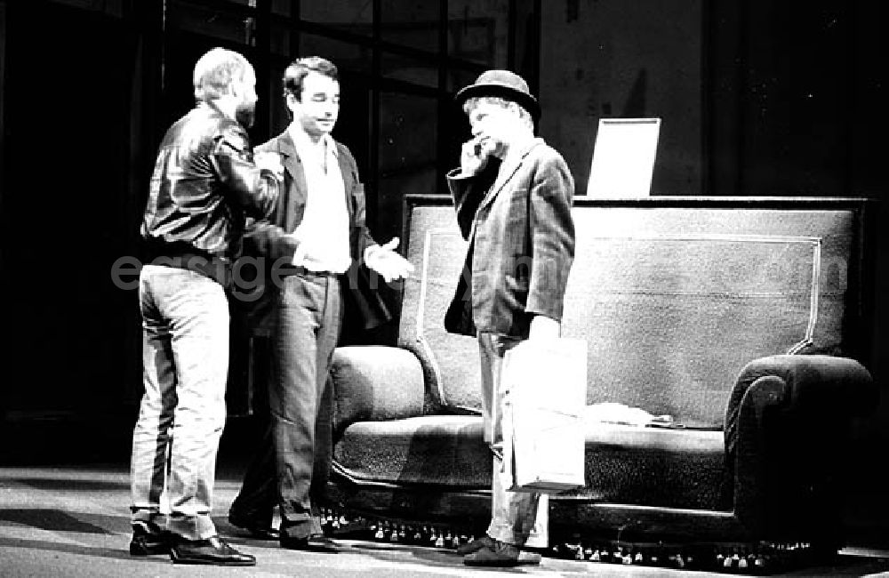 GDR photo archive: Berlin - 09.07.1986 Schauspieler Reinecke vom Berliner Ensemble als Porträt und bei den Proben zu Hauptmann von Köpenick Umschlagnr.: 8