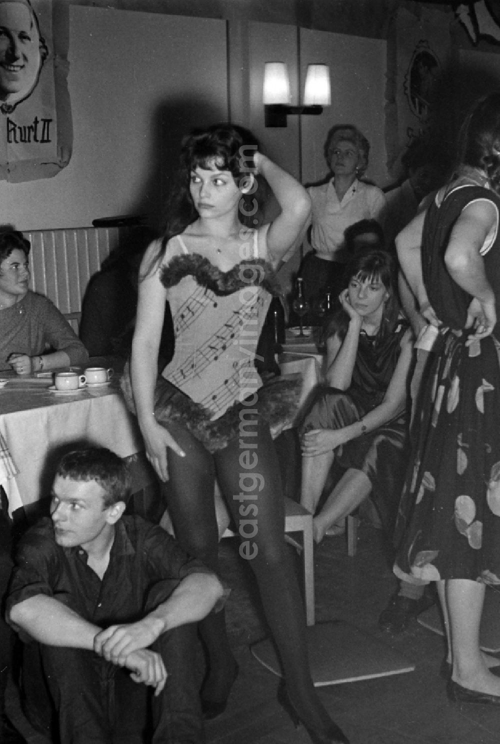 GDR picture archive: Potsdam - The actress Angelica Domroese during a carnival event at the film school in the district Babelsberg in Potsdam in the state Brandenburg on the territory of the former GDR, German Democratic Republic