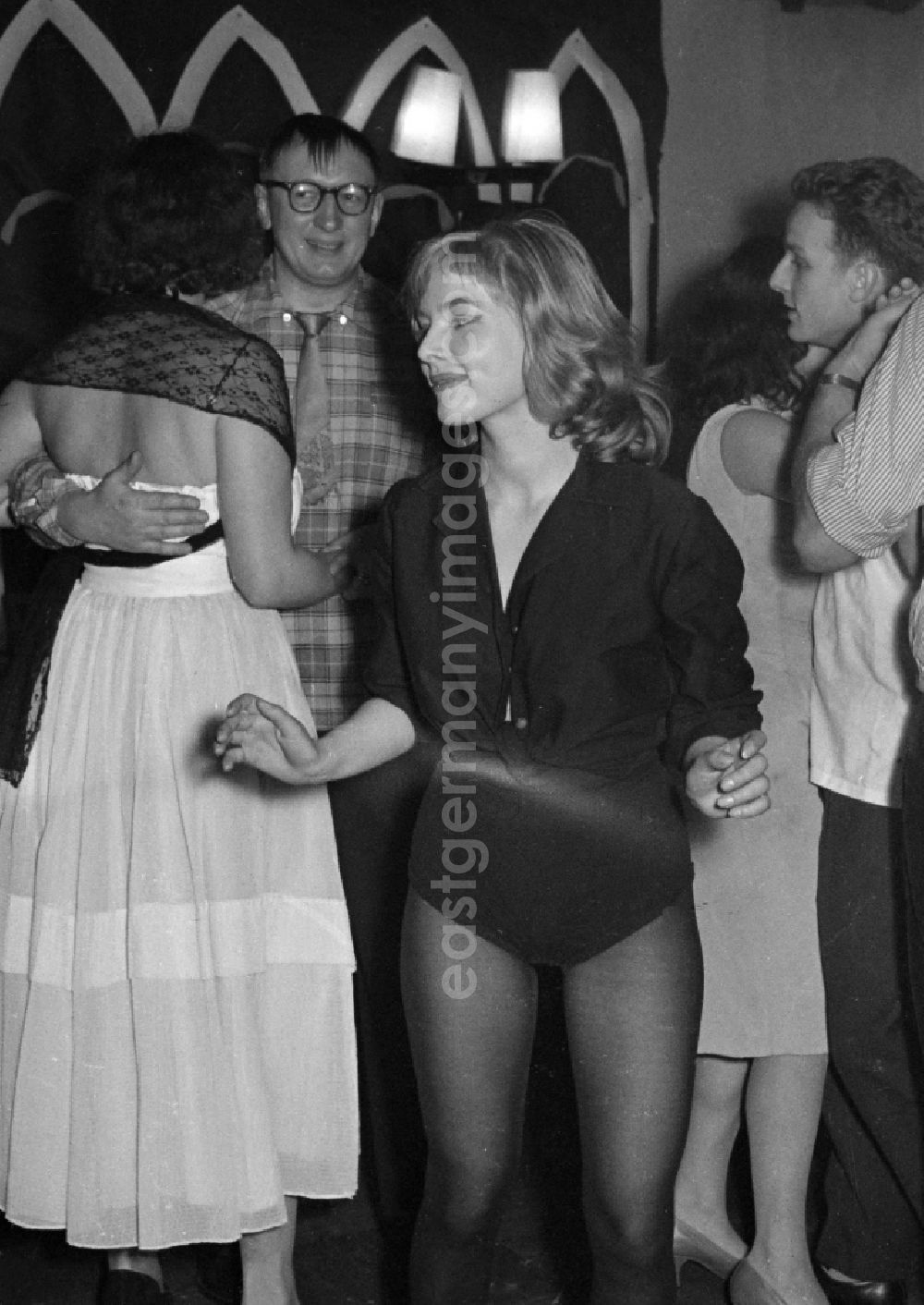 GDR picture archive: Potsdam - The actress Annekathrin Buerger during a carnival event at the film school in the district Babelsberg in Potsdam in the state Brandenburg on the territory of the former GDR, German Democratic Republic