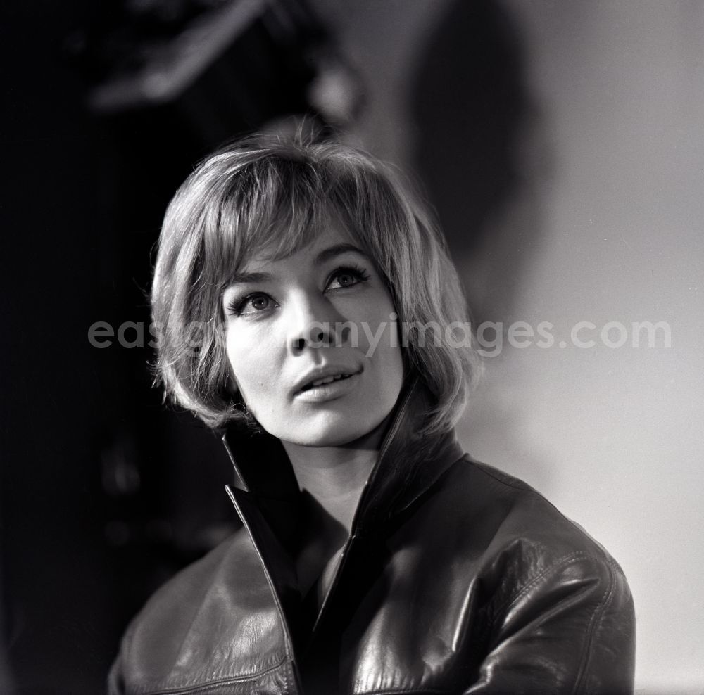 GDR image archive: Berlin - Portrait actress Annekathrin Buerger in Berlin Eastberlin on the territory of the former GDR, German Democratic Republic
