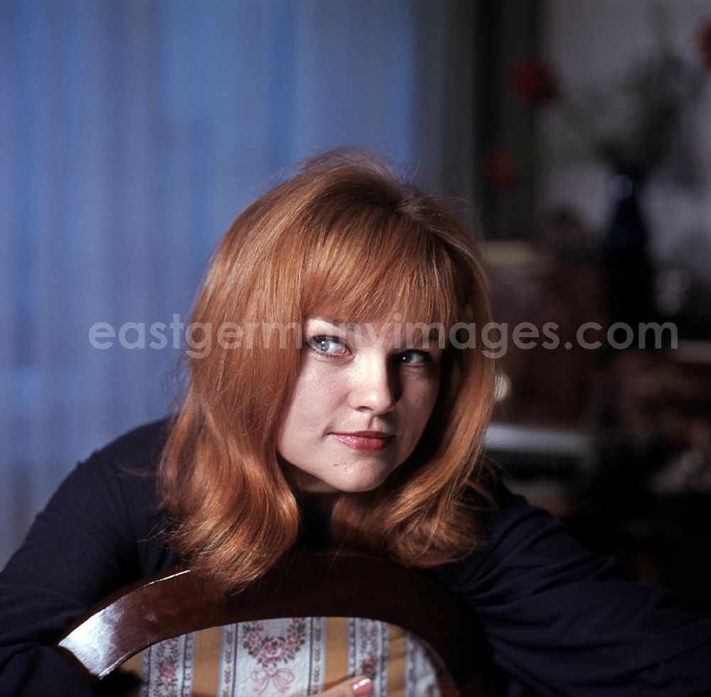 GDR picture archive: Berlin - The actress Eva-Maria Hagen in East Berlin, the former capital of the GDR, German Democratic Republic