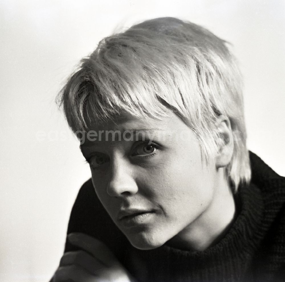 GDR picture archive: Berlin - The actress Traudl Kulikowsky in Berlin, the former capital of the GDR, German Democratic Republic