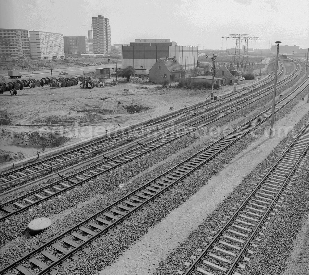 GDR picture archive: Berlin - Tracks and tracks of the Berlin S-Bahn on Maerkische Allee in the district of Marzahn in Berlin, the former capital of the GDR, German Democratic Republic