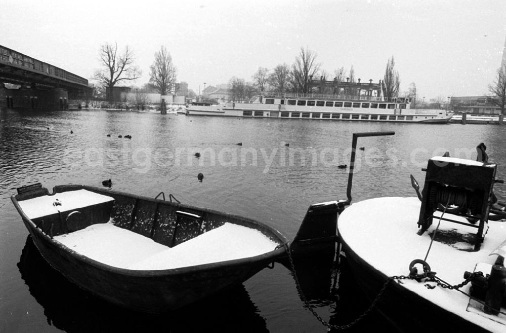 GDR image archive: - Schiffverkehr / Land Brandenburg Aufnahmen in Potsdam Umschlagnummer: 7147