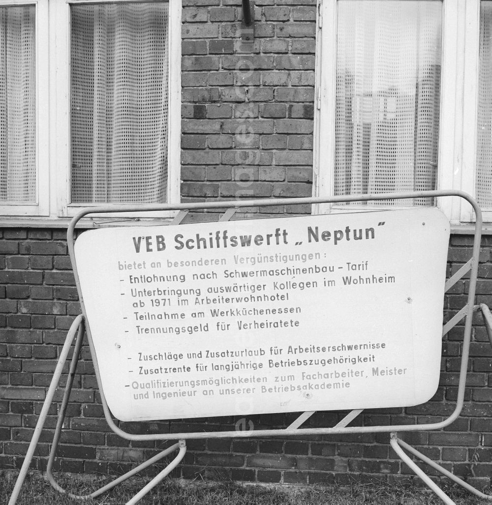 GDR picture archive: Rostock - Sign of the dockyard VEB Neptune about conditions as a worker in the shipyard in Rostock in the federal state Mecklenburg-West Pomerania in the area of the former GDR, German democratic republic