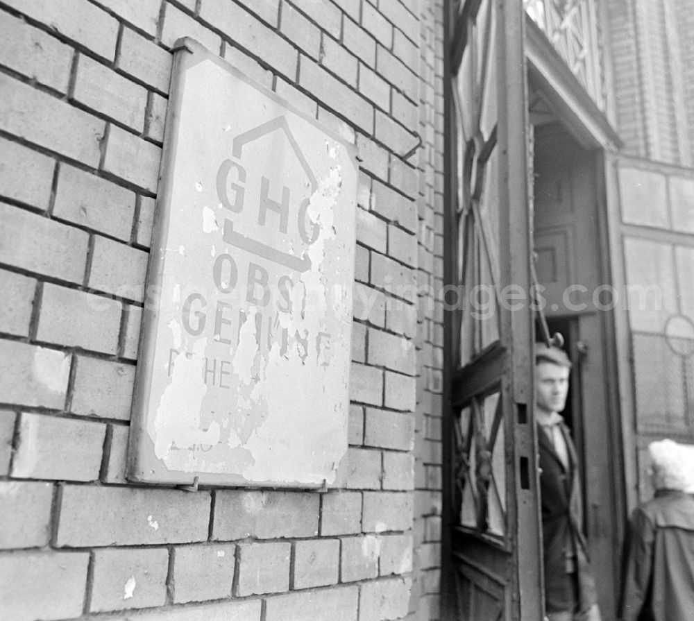 GDR image archive: Berlin - Sign with the inscription GHG Obst und Gemuese (GHG Fruit and Vegetables) on the wall of the Zentralmarkthalle (Central Market Hall) in the Marienviertel district of Mitte district in Berlin, the former capital of the GDR, German Democratic Republic