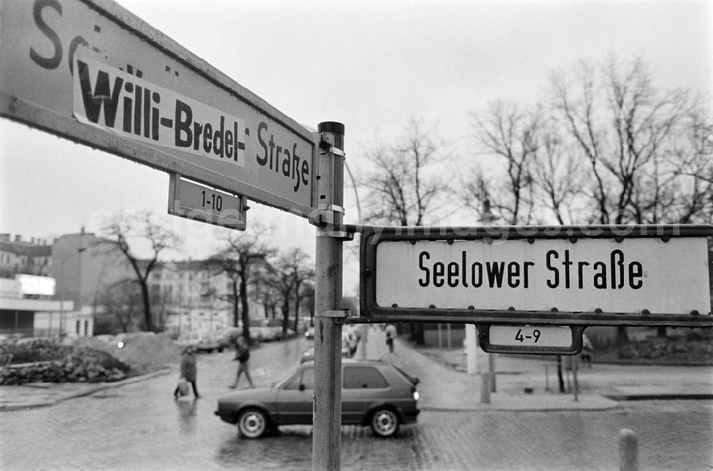 Berlin: Schivelbeiner Strasse formerly Willi-Bredel-Strasse on the corner of the street Seelower Strasse in Berlin Prenzlauer Berg