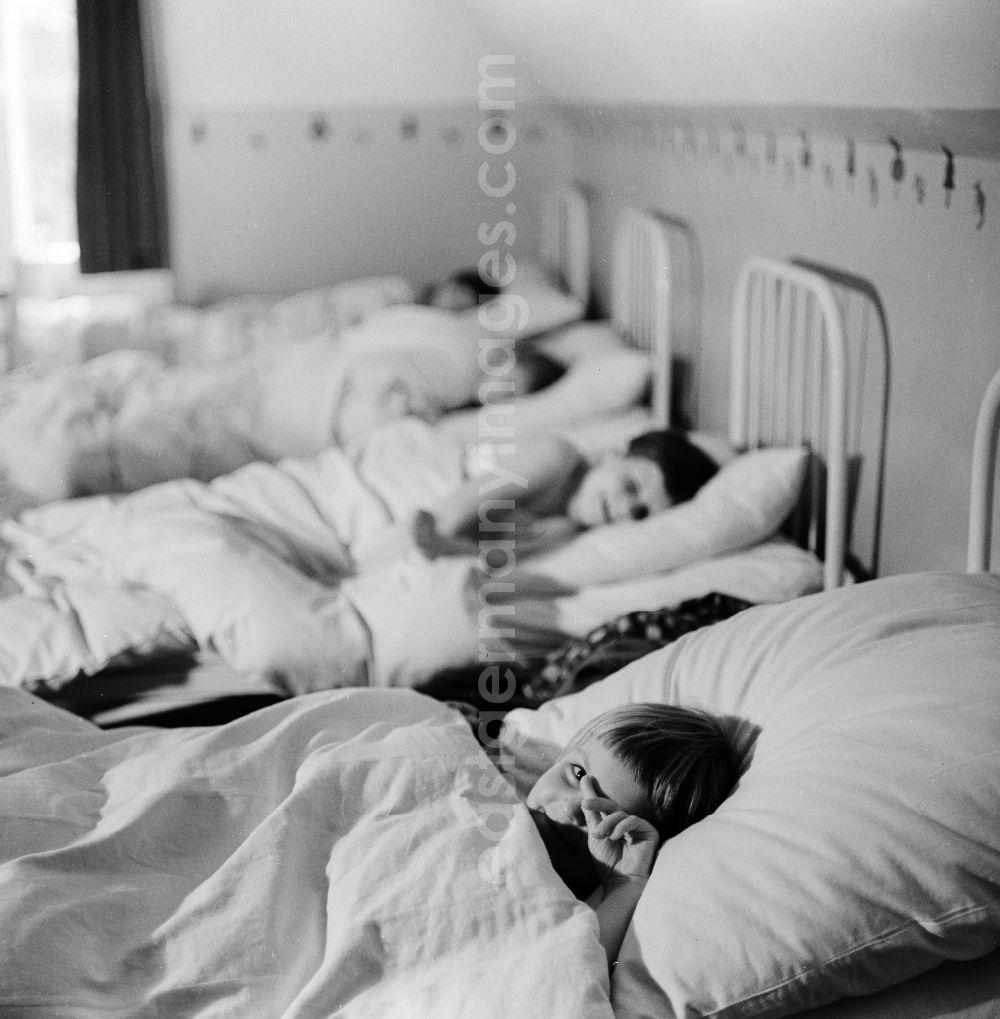 GDR picture archive: Bad Belzig - Dormitory in the children's home in the Glien estate in Bad Belzig in the federal state of Brandenburg on the territory of the former GDR, German Democratic Republic