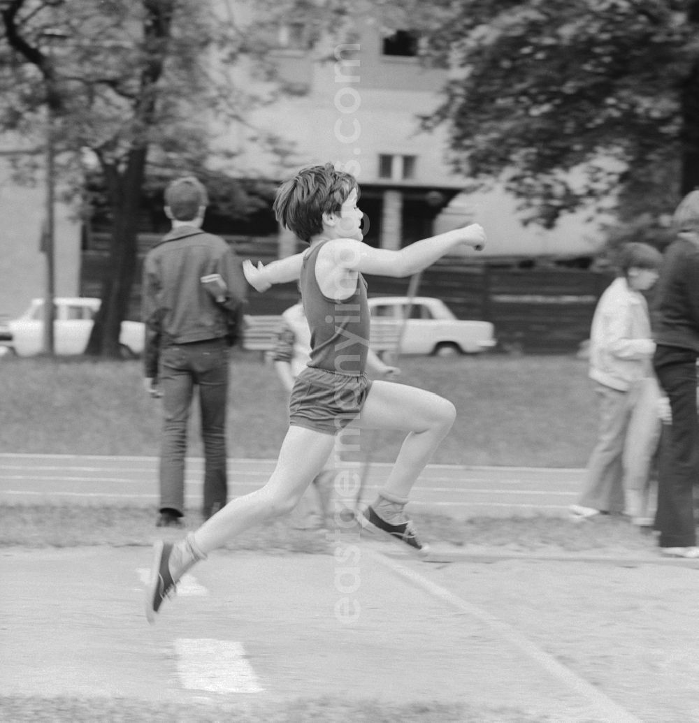 GDR picture archive: Berlin - Students in Long Jump at the school sports festival in Berlin