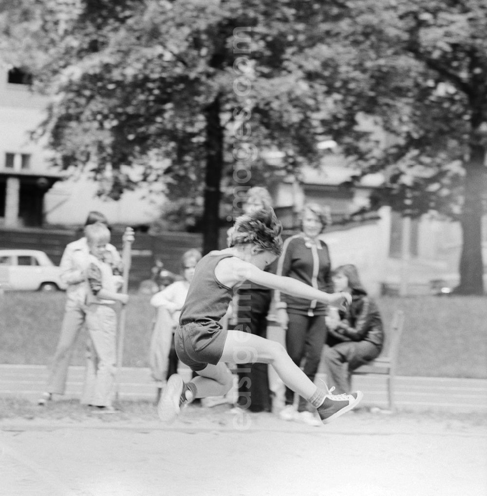 GDR image archive: Berlin - Students in Long Jump at the school sports festival in Berlin