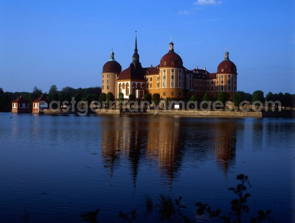 GDR image archive: Moritzburg - Moritzburg Castle in Moritzburg in Saxony. The hunting lodge received its present form in the 18th century under Augustus the Strong