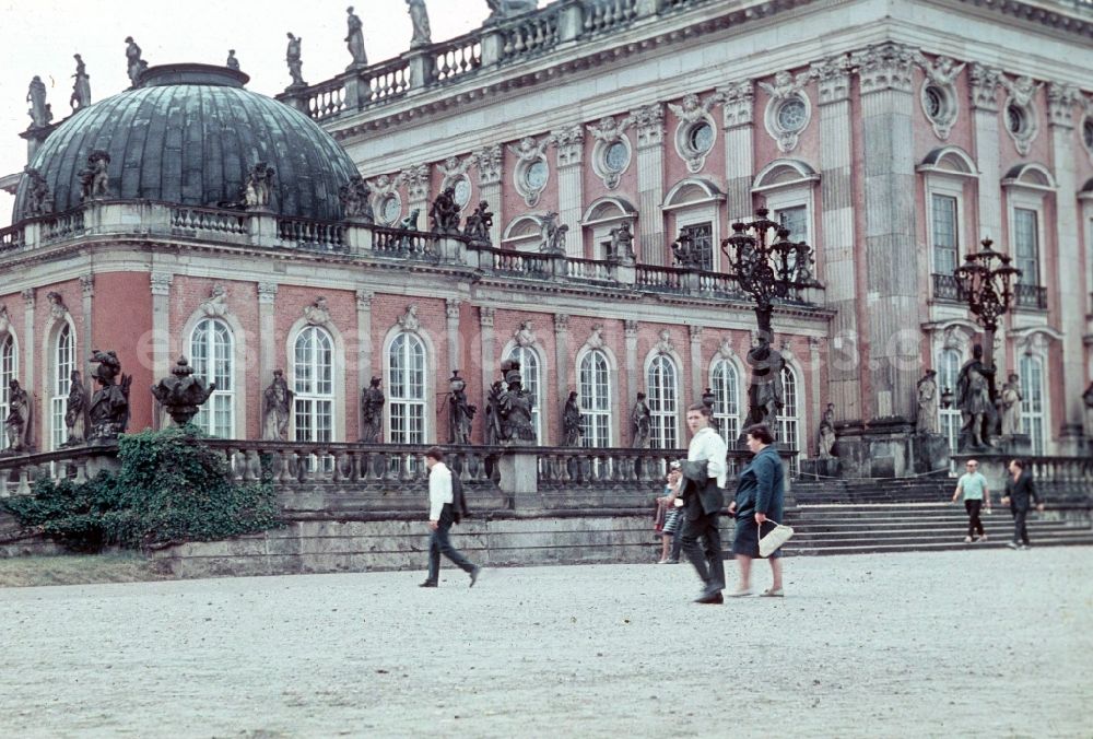 GDR picture archive: Potsdam - Palace Neues Palais in Potsdam in the state Brandenburg on the territory of the former GDR, German Democratic Republic