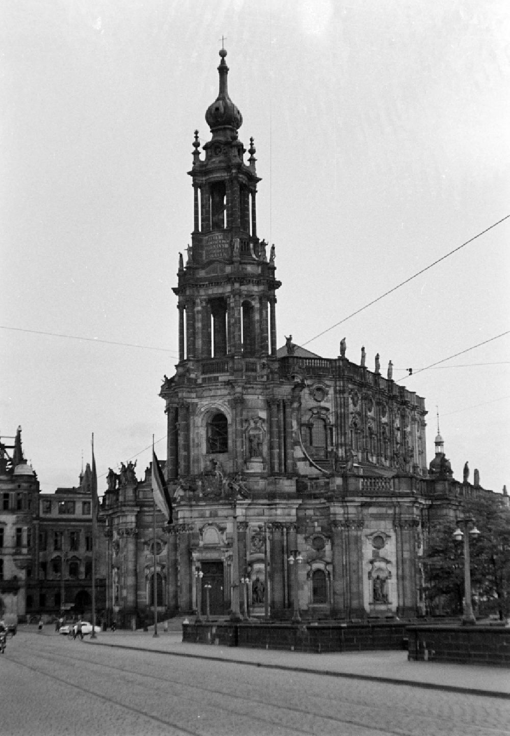 GDR picture archive: Dresden - Facade and roof structure of the sacral building of the church Kathedrale Sanctissimae Trinitatis on street Schlossstrasse in the district Altstadt in Dresden, Saxony on the territory of the former GDR, German Democratic Republic