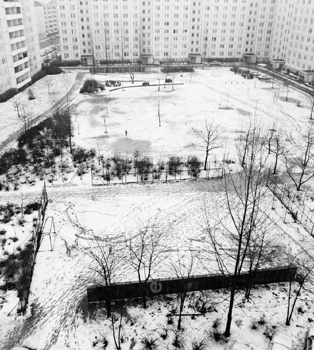 GDR image archive: Berlin - Snow-covered playground in a prefabricated building Residential area in Berlin, the former capital of the GDR, German Democratic Republic