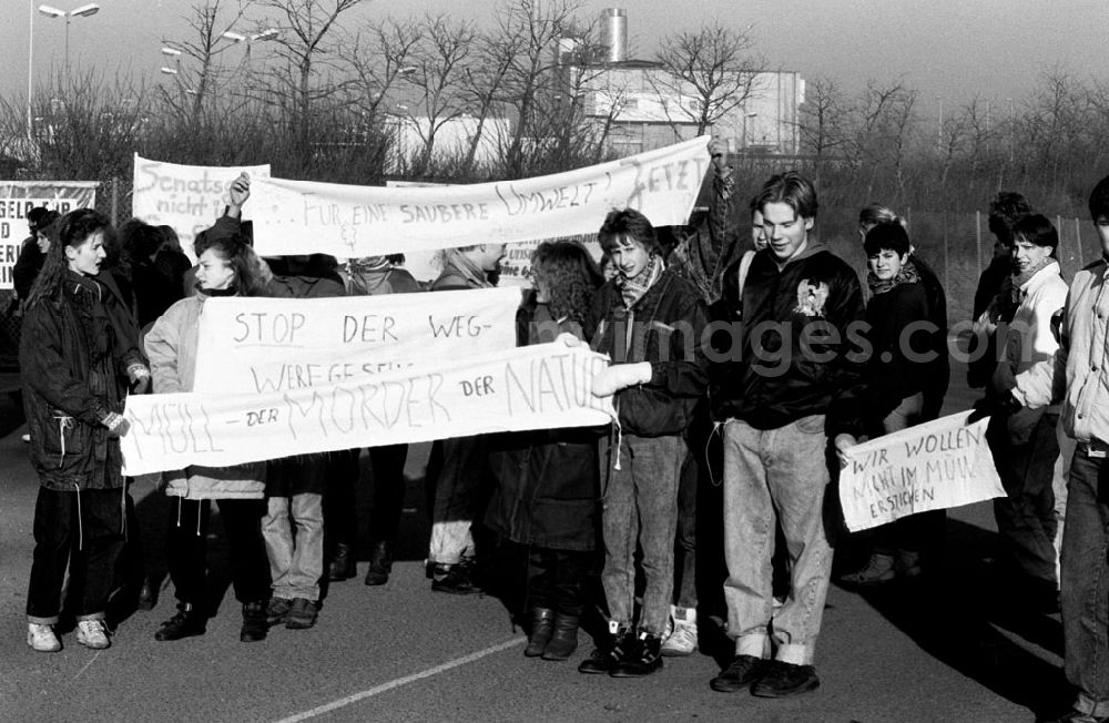GDR photo archive: Brandenburg-Schöneiche - Schöneiche - Brandenburg Demo gegen Mülldeponie Schöneiche 18.