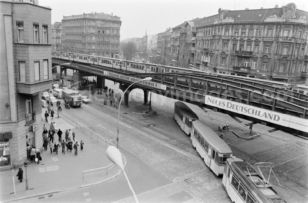 GDR image archive: Berlin - Underground bridge over the junction of Danziger Strasse, Eberswalder Strasse, Scoenhauser Alle and Kastanienallee in Prenzlauer Berg in Berlin Eastberlin on the territory of the former GDR, German Democratic Republic