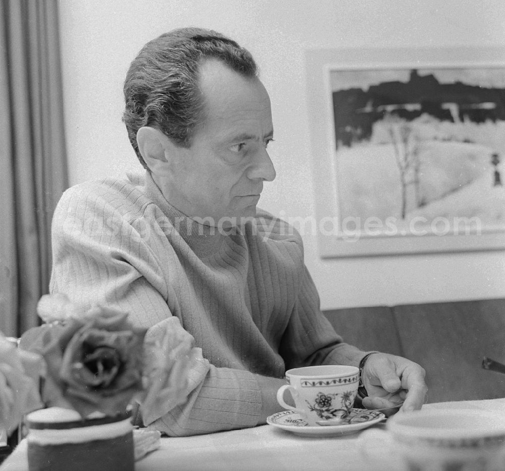 GDR picture archive: Zeuthen - The author Dieter Noll (1927 - 20
