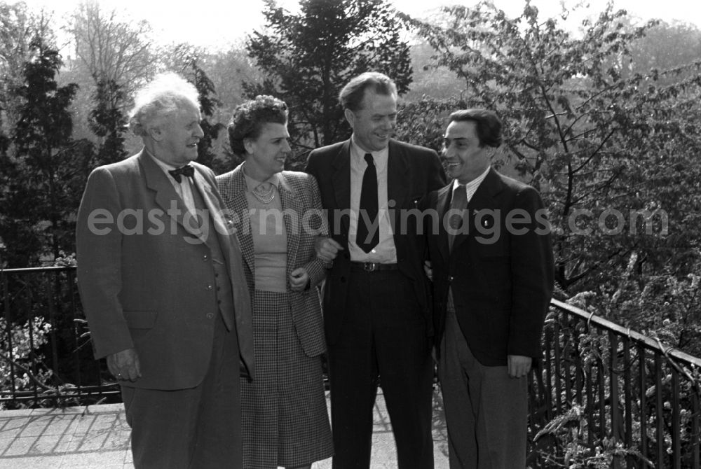 GDR picture archive: Dresden - Writer and book author Martin Andersen Nexoe with the Danish communist politician Aksel Larsen in the district of Altstadt in Dresden in the state of Saxony on the territory of the former GDR, German Democratic Republic