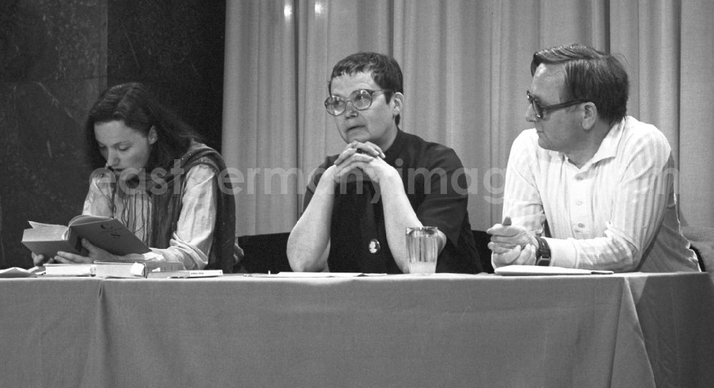 GDR picture archive: Berlin - The actress Margrit Strassburger (from left to right), the writer Anneliese Loeffler and the writer Erhard Scherner at a reading in the star foyer of the Volksbuehne in the Mitte district of Berlin East Berlin in the area of the former GDR, German Democratic Republic