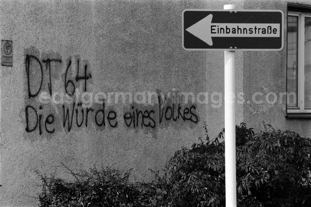 GDR picture archive: Berlin - The lettering DT64 The dignity of a people is on a house facade in Berlin - Mitte, the former capital of the GDR, German Democratic Republic