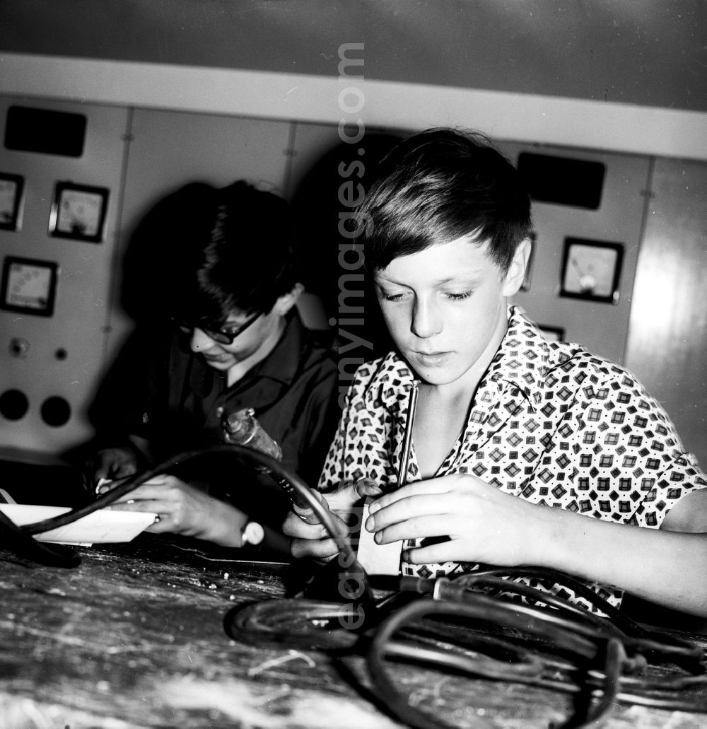 GDR image archive: Berlin - Schoolboy of the 7th class in the teaching field productive work (PA) in Berlin, the former capital of the GDR, German democratic republic
