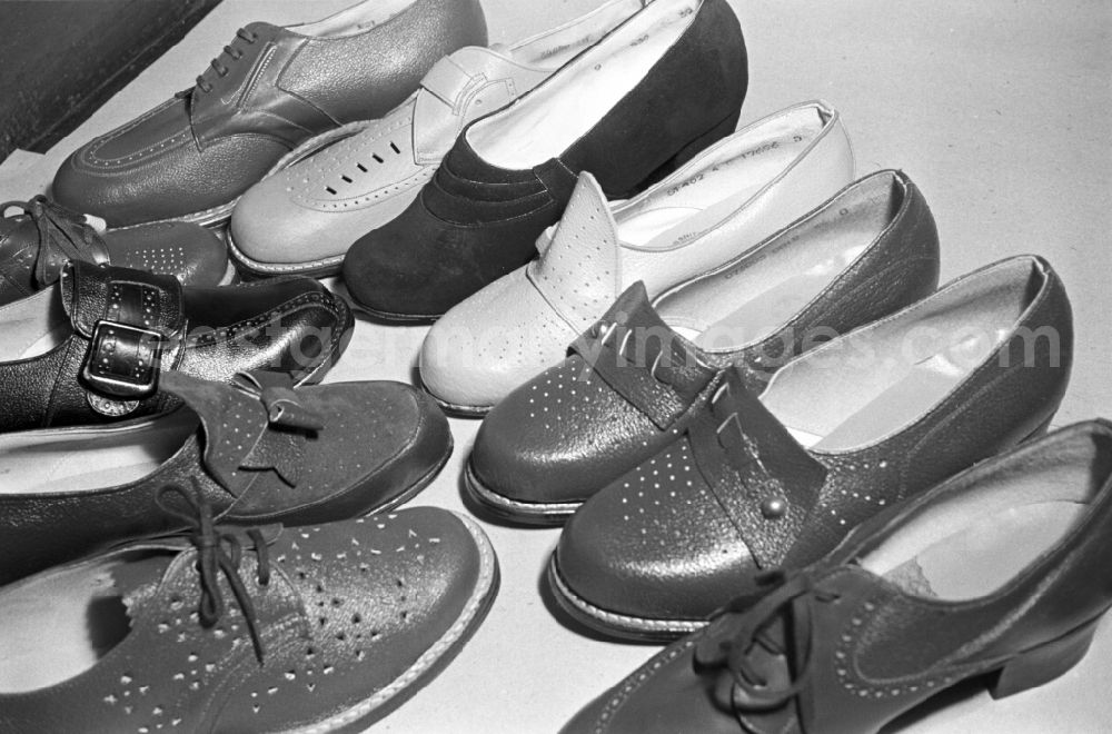 GDR photo archive: Stolpen - Pigskin shoes in Stolpen, Saxony in the area of the former GDR, German Democratic Republic