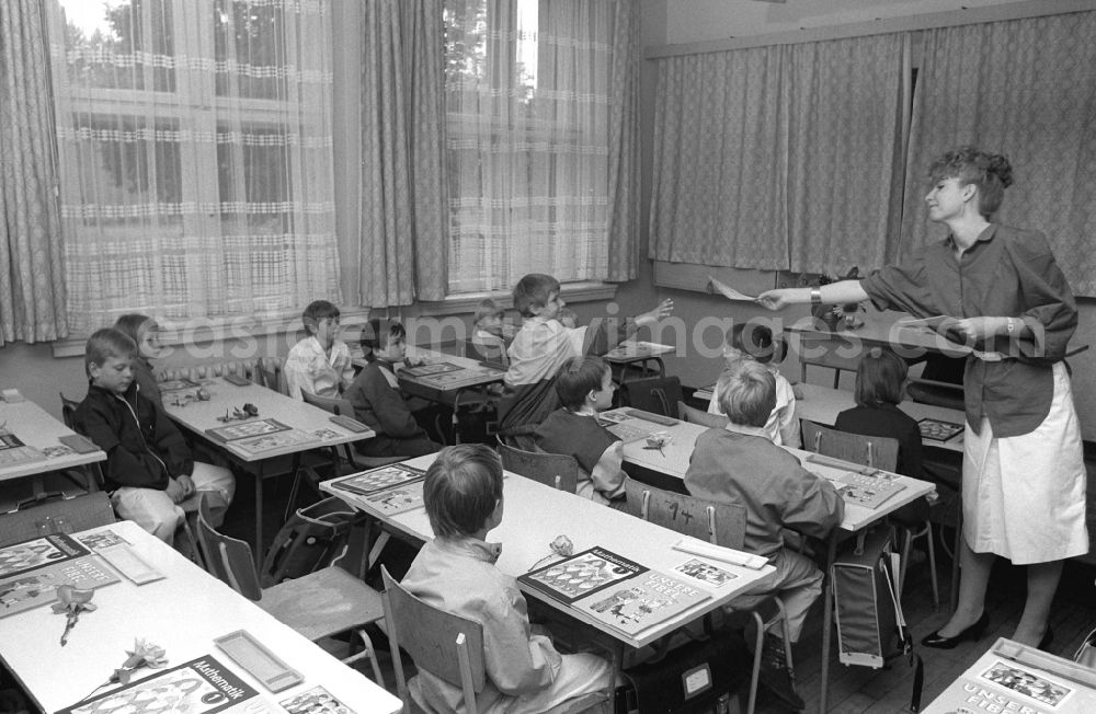 GDR photo archive: Dresden - Children on the occasion of the start of school with the teacher and class leader in the classroom in the district Strehlen in Dresden in the state Saxony on the territory of the former GDR, German Democratic Republic