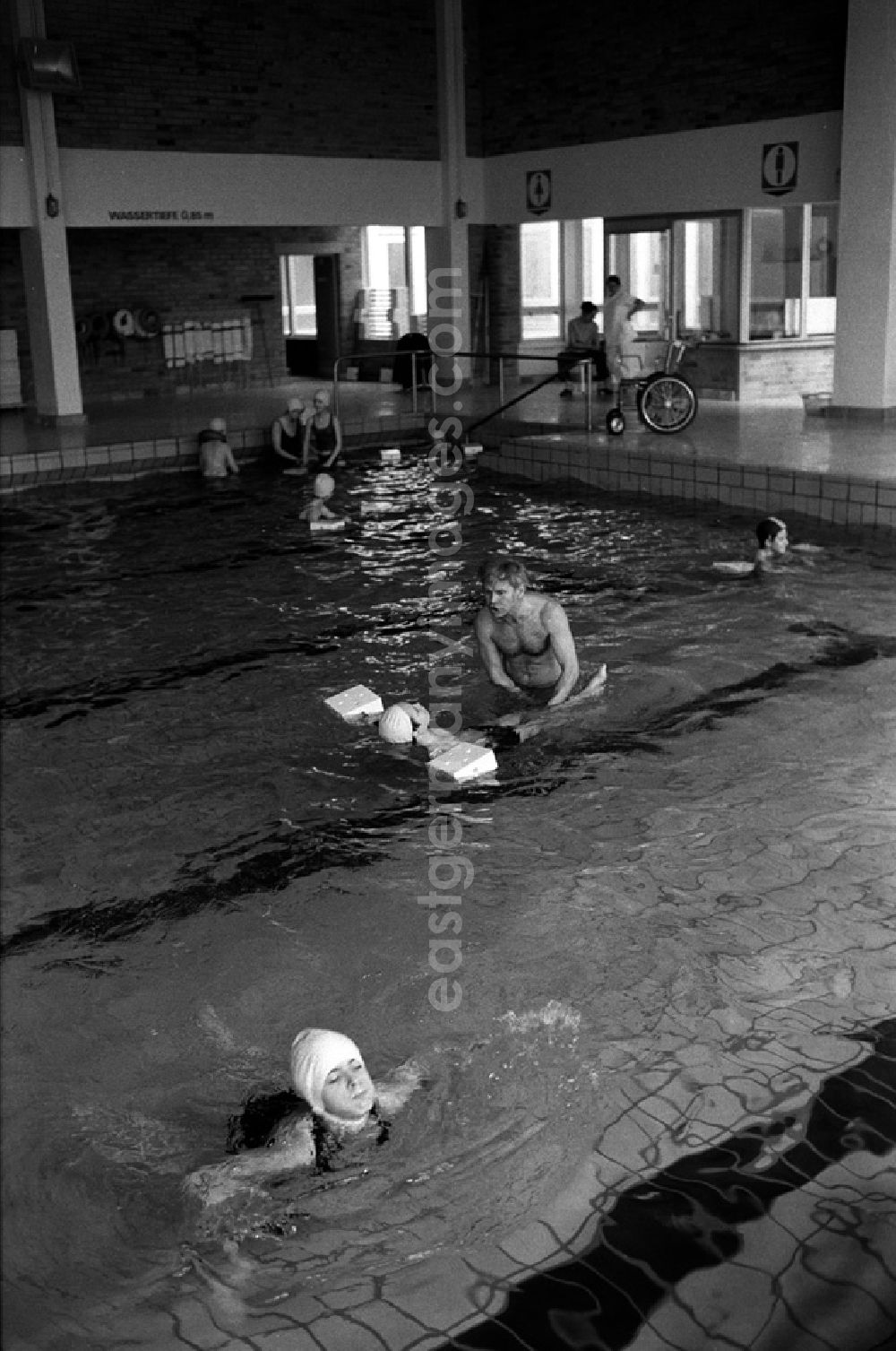 GDR photo archive: Berlin - Schule für Körperbehinderte Kinder in der Paul Julius Straße. (388)