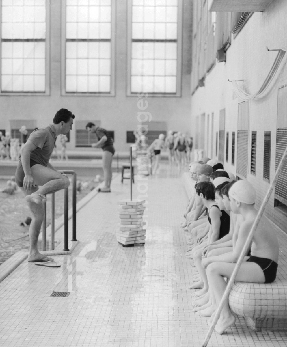 GDR photo archive: Berlin - Swimming lessons at municipal baths James Simon in Berlin, the former capital of the GDR, the German Democratic Republic. A swimming instructor explains the containment