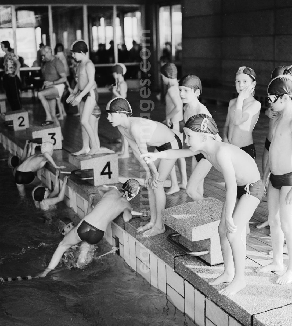 Berlin: Swimming competition in the indoor swimming pool in Berlin, the former capital of the GDR, German Democratic Republic