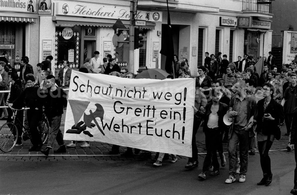 GDR photo archive: - Schwulen- und Lesben-Demo Warschauer Straße und Alex Umschlagnummer: 75