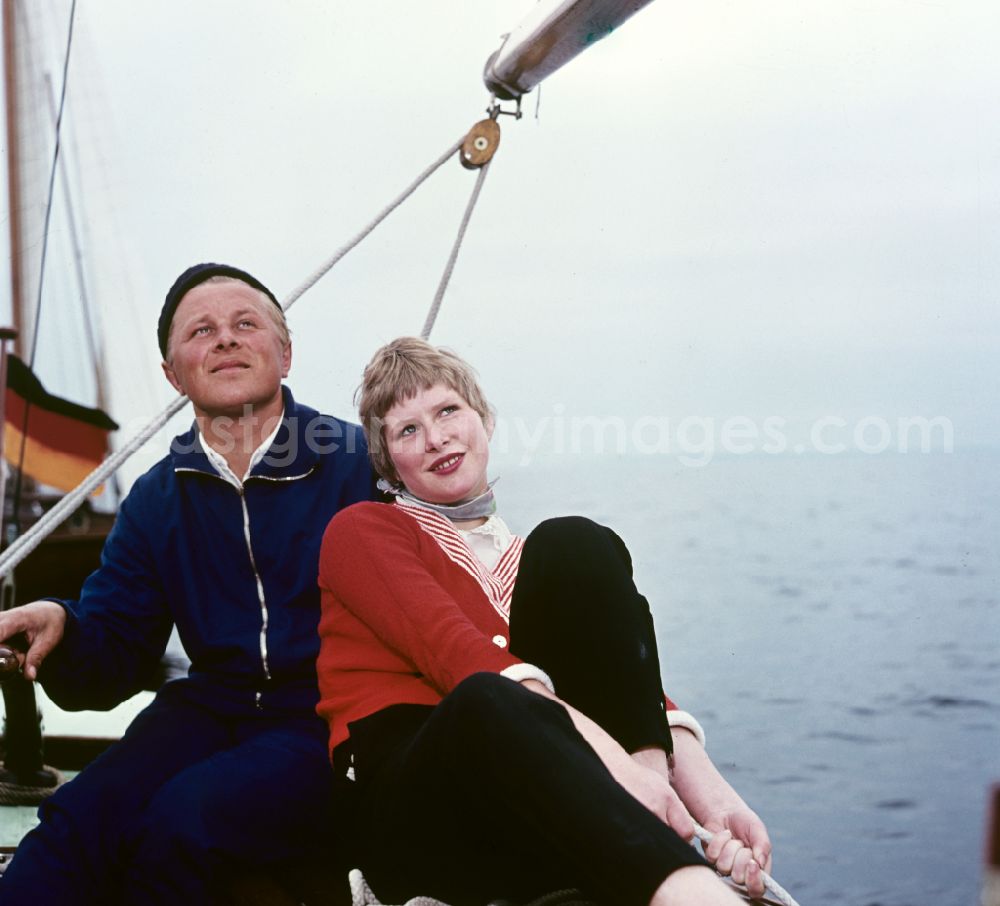 GDR photo archive: Rostock - Young couple sailing on the Baltic Sea near Rostock, Mecklenburg-Western Pomerania in the territory of the former GDR, German Democratic Republic