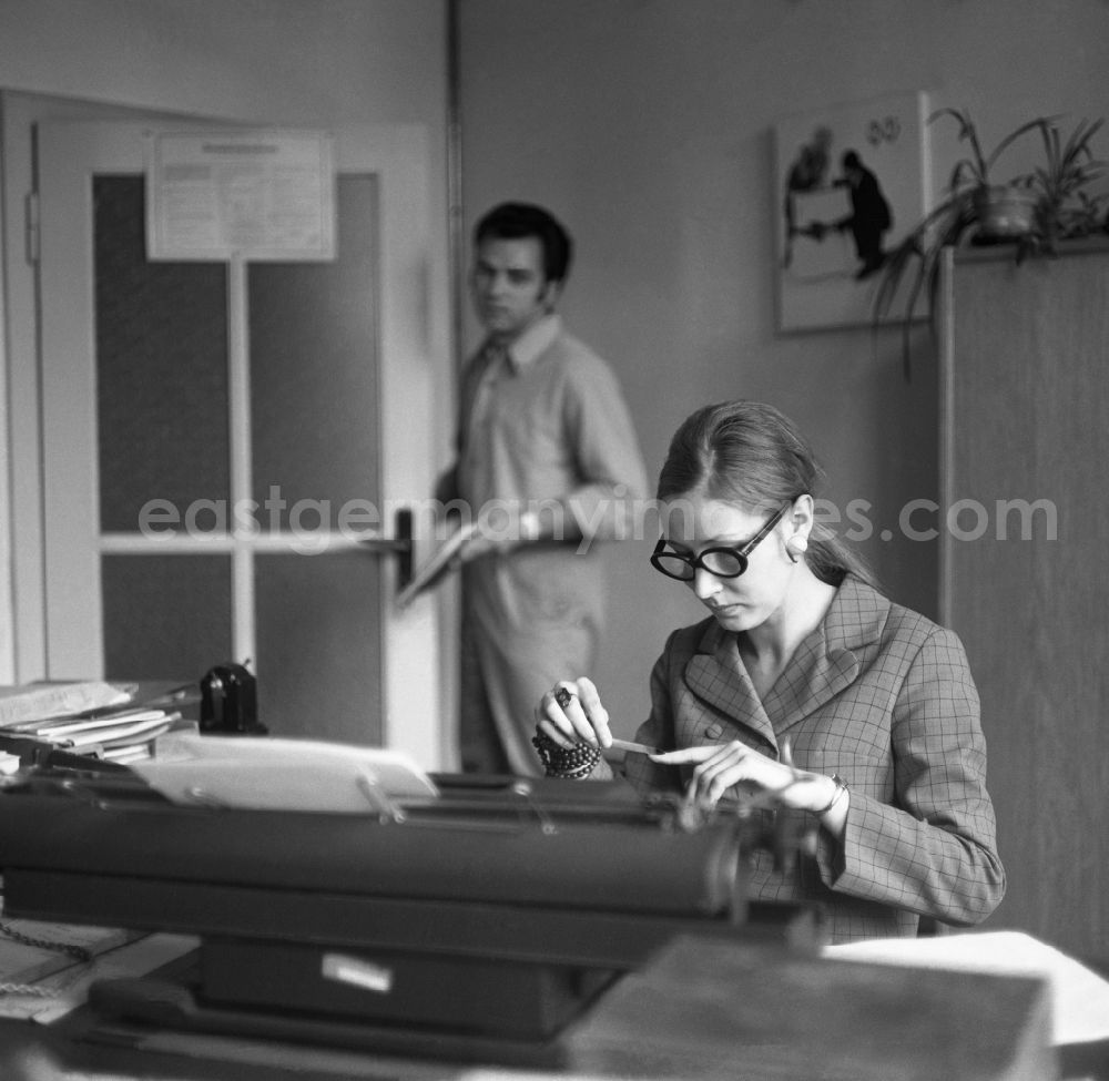 GDR image archive: Berlin - A secretary is observed by a colleague while filing her fingernails in the office. Everyday office life in Berlin, the former capital of the GDR, German Democratic Republic